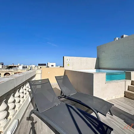 Rooftop With Private Plunge Pool & Bbq In South Of Malta