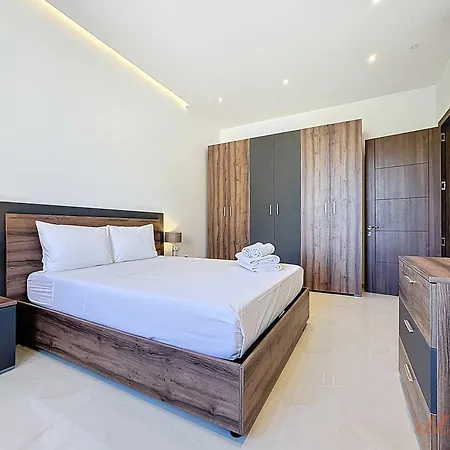Dom wakacyjny Rooftop With Private Plunge Pool & Bbq In South Of Malta Hal Ghaxiak