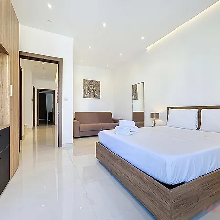 Dom wakacyjny Rooftop With Private Plunge Pool & Bbq In South Of Malta