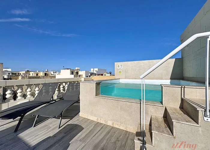 Case de vacanță Malta Rooftop With Private Plunge Pool & Bbq Hal Ghaxiak
